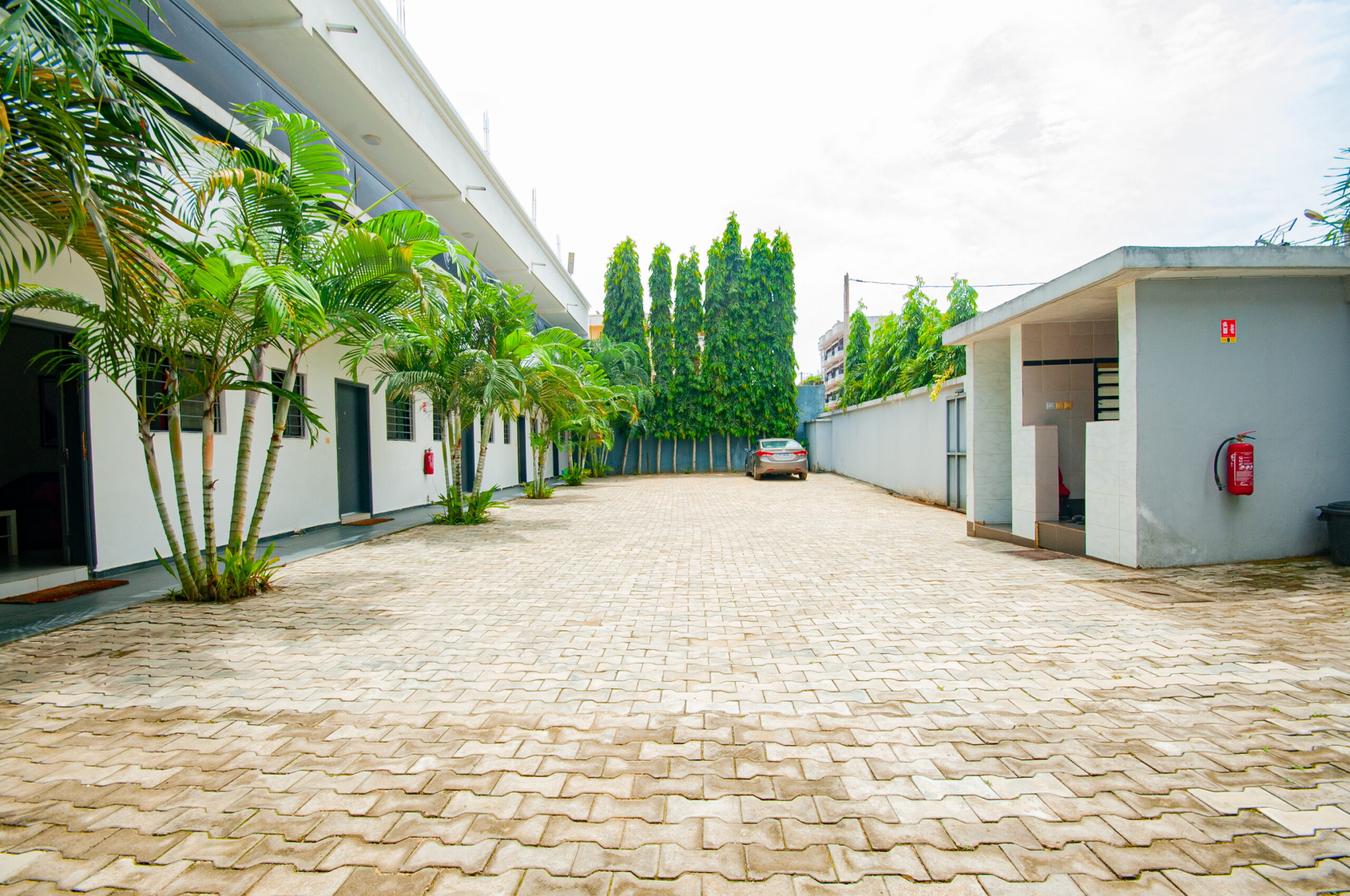 Studios américains meublés, lits doubles.